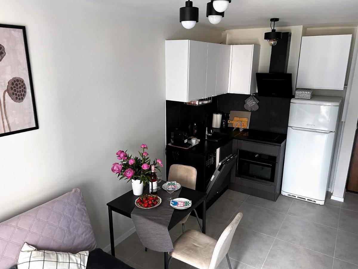 Sky Apartment Comfy Suite Pereca Warschau Exterior foto